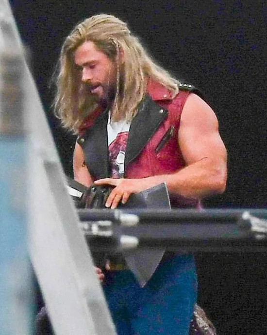 Thor Love and Thunder Chris Hemsworth Red Leather Vest Costume Thor Love and Thunder Chris Hemsworth Red Leather Vest Costume
